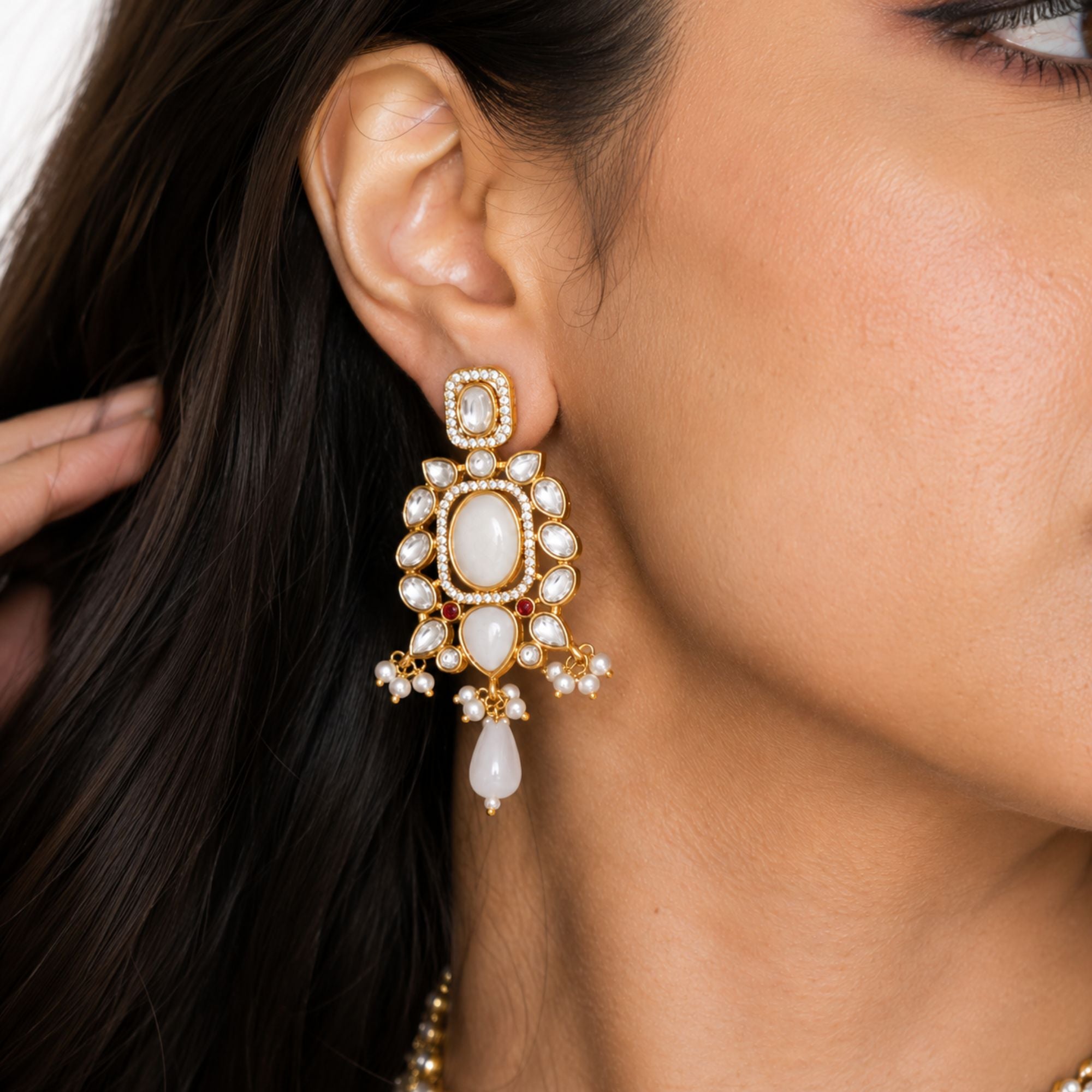 Ishaani White Matt Choker Set