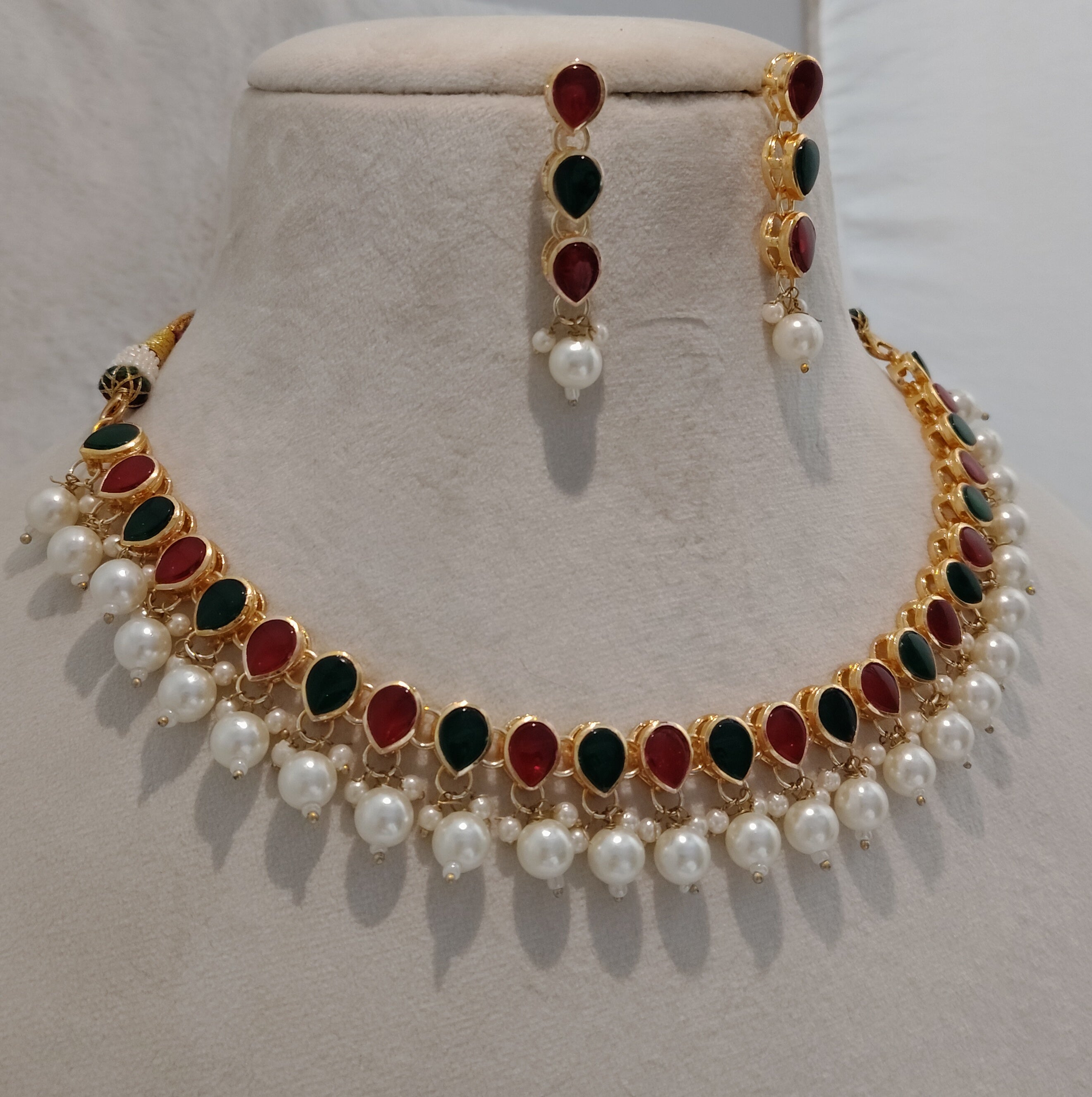 Luminous Round Pearl with Teardrop Emerald Kundan Necklace Set Roz Jewellers.