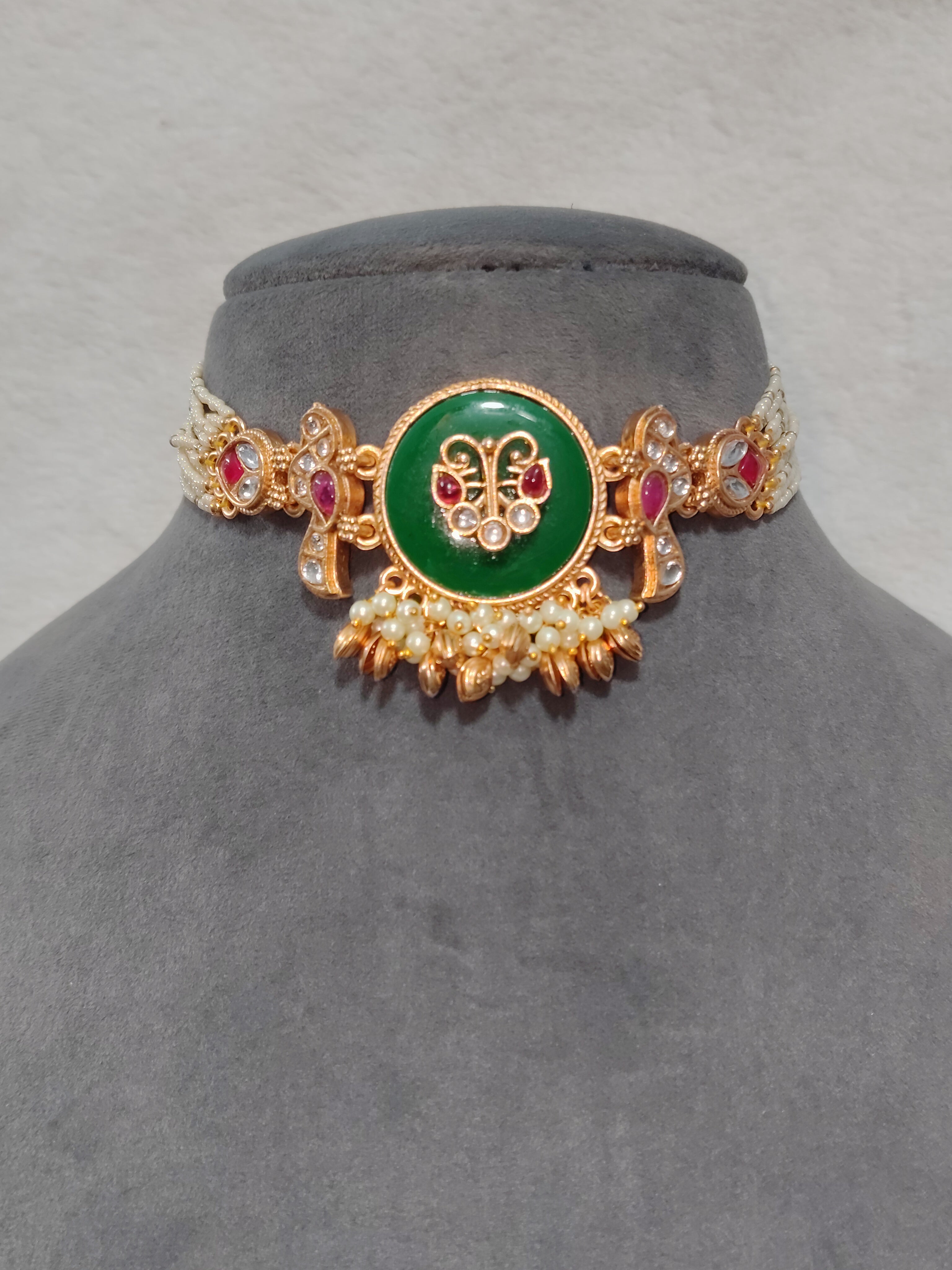 Royal Emerald Kundan Choker Necklace Set Roz Jewellers.