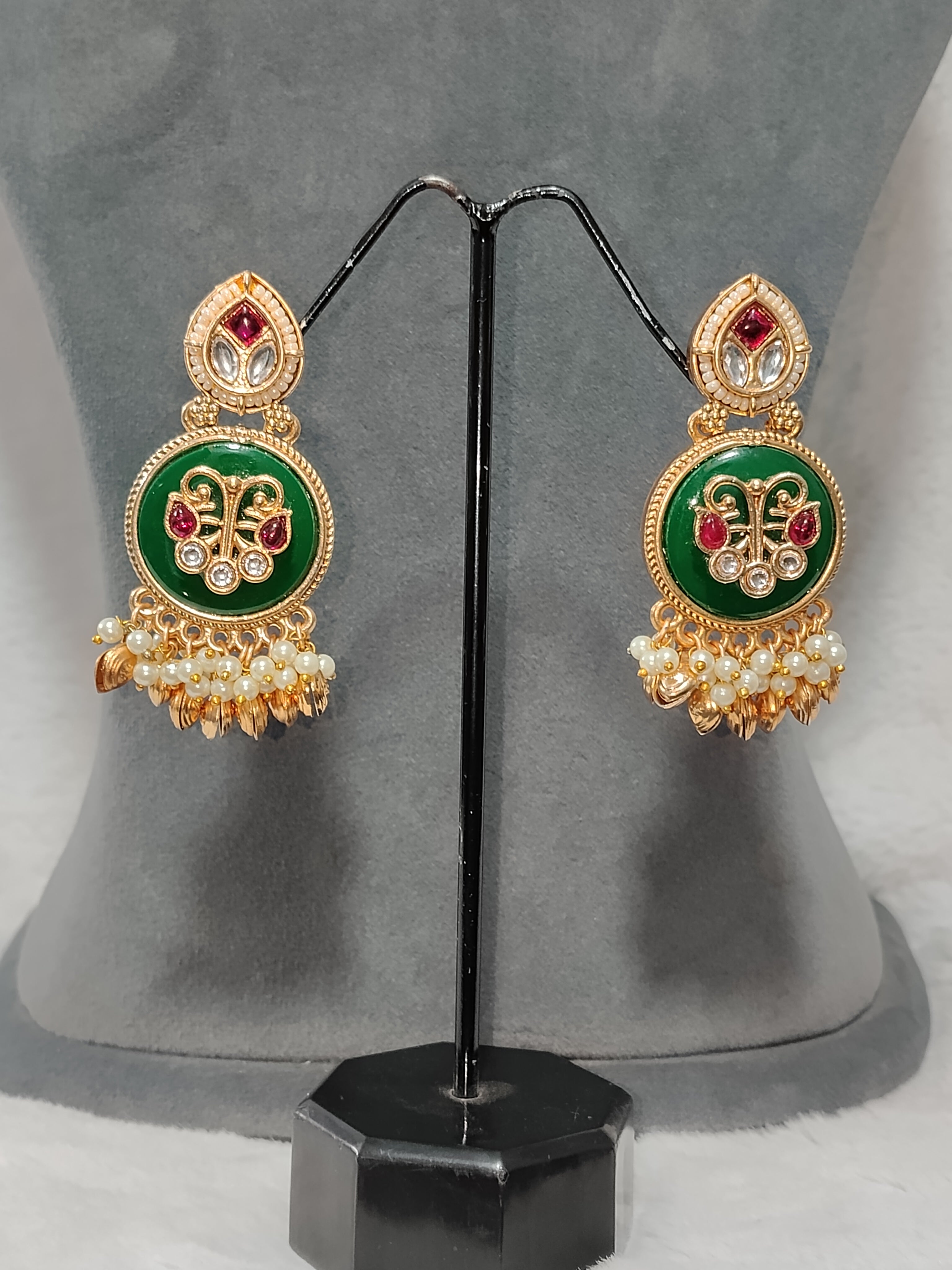 Royal Emerald Kundan Choker Necklace Set Roz Jewellers.