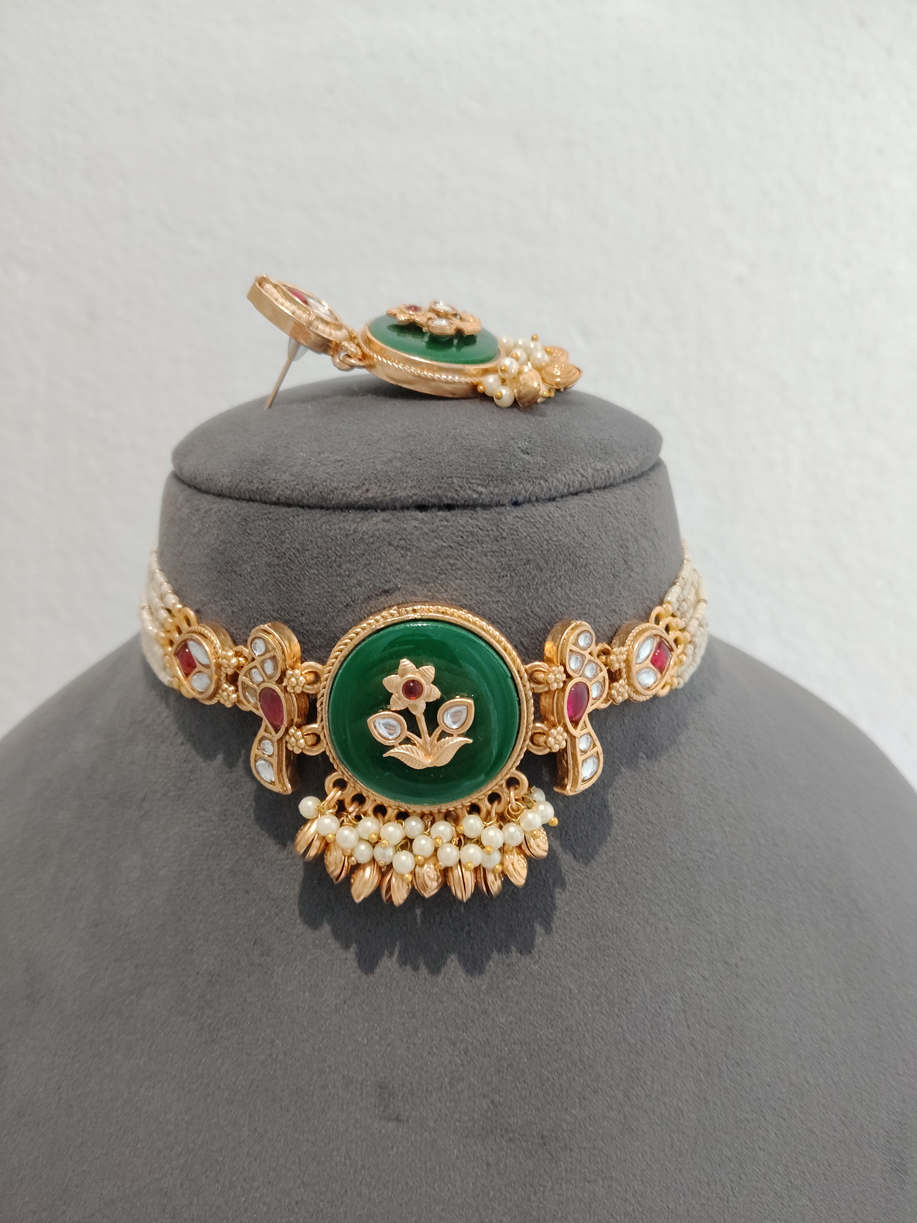 Regal Kundan Emerald Necklace Choker Set Roz Jewellers,.