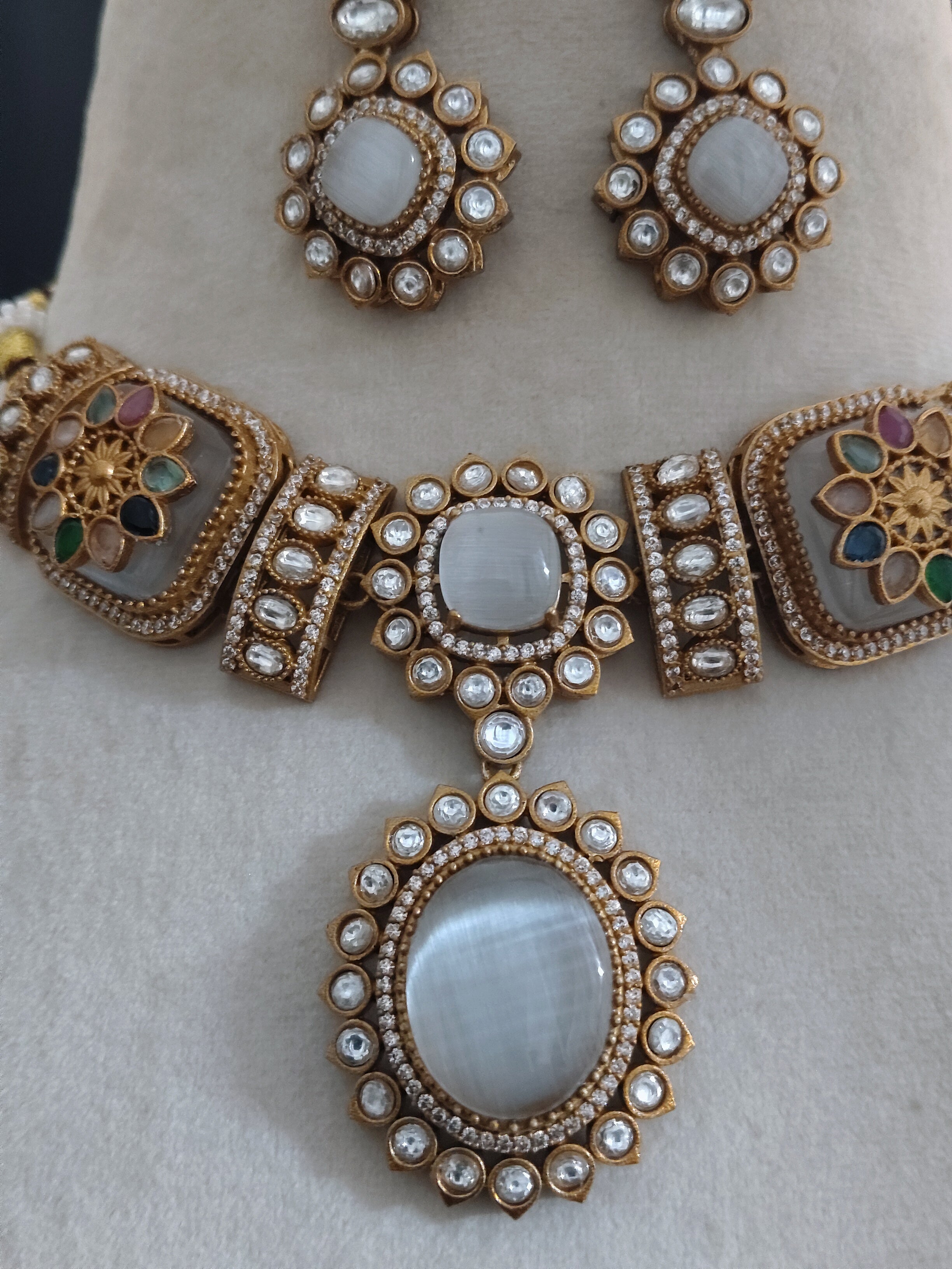 Maitha Floral White Stone Heritage Choker Set Sangeet Roz Jewellers.