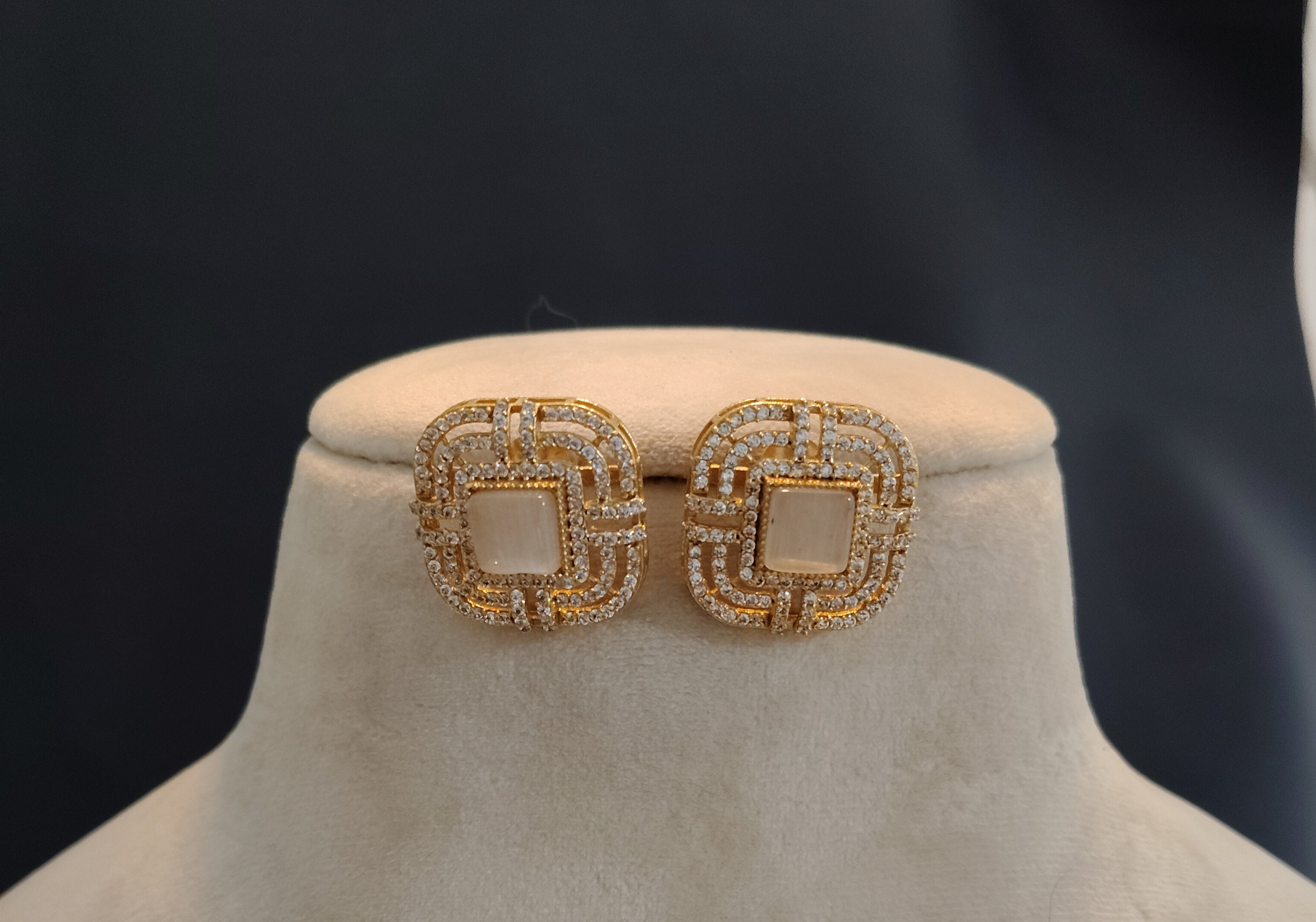 Rania Handcrafted White Pearl Kundan Royal Choker Set Roz Jewellers.