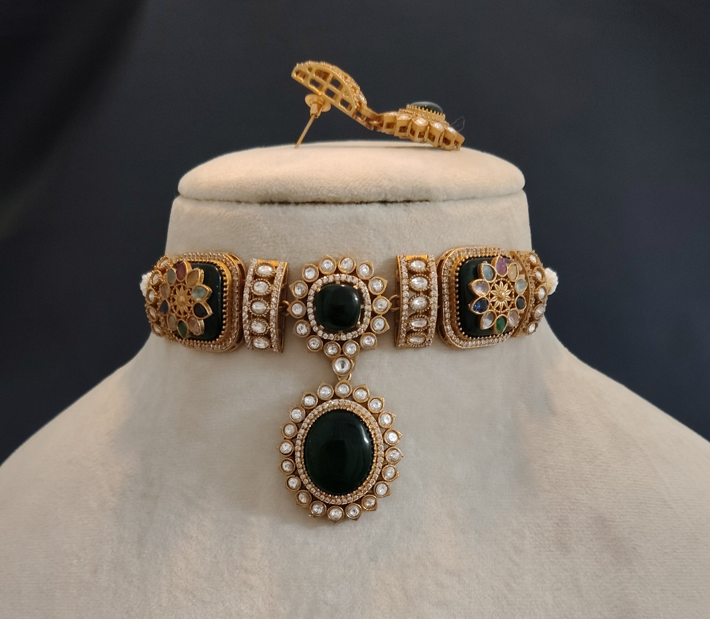 Amina Multicolour Emerald Handmade Kundan Choker Set Roz Jewellers.