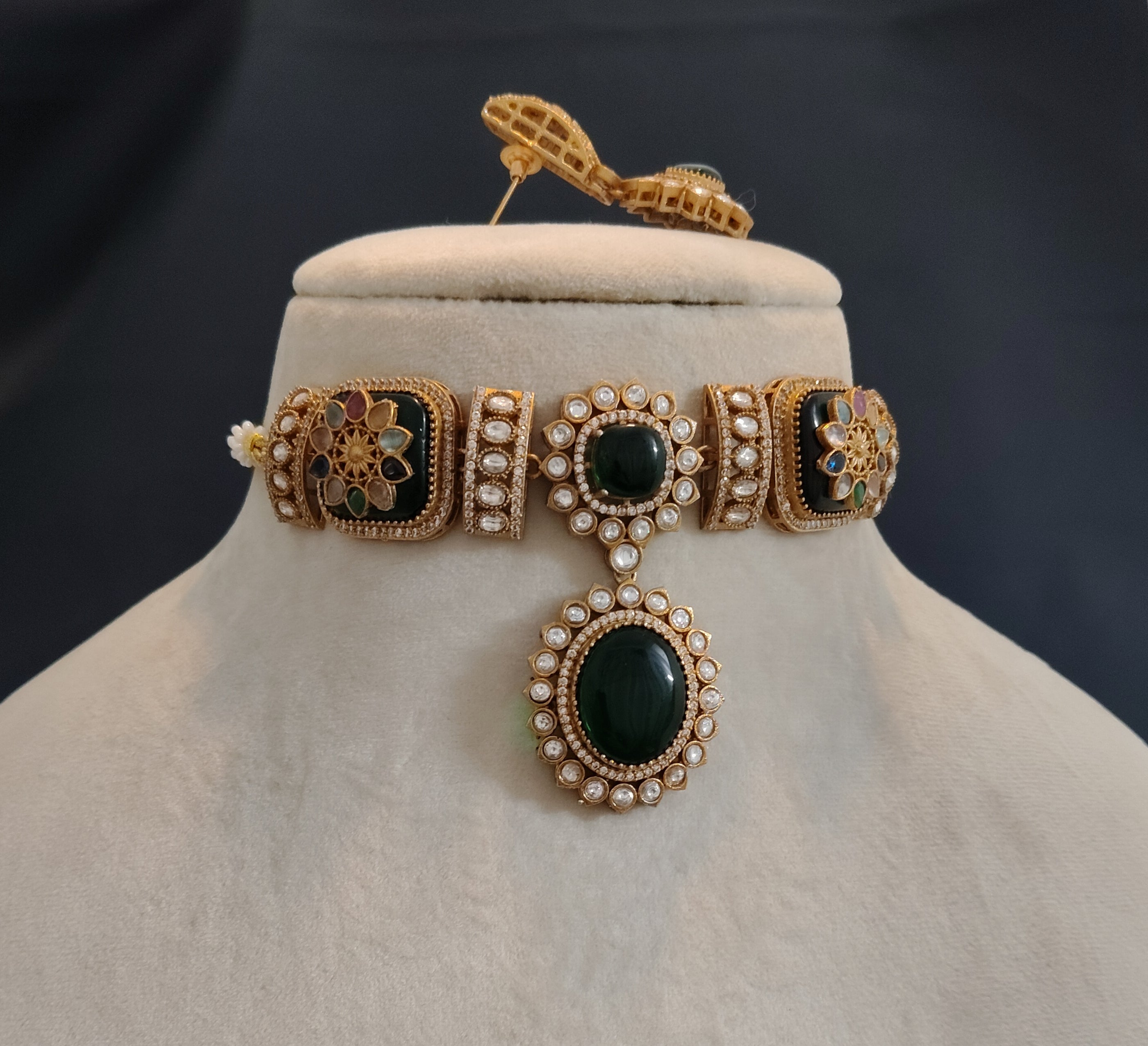 Amina Multicolour Emerald Handmade Kundan Choker Set Roz Jewellers.