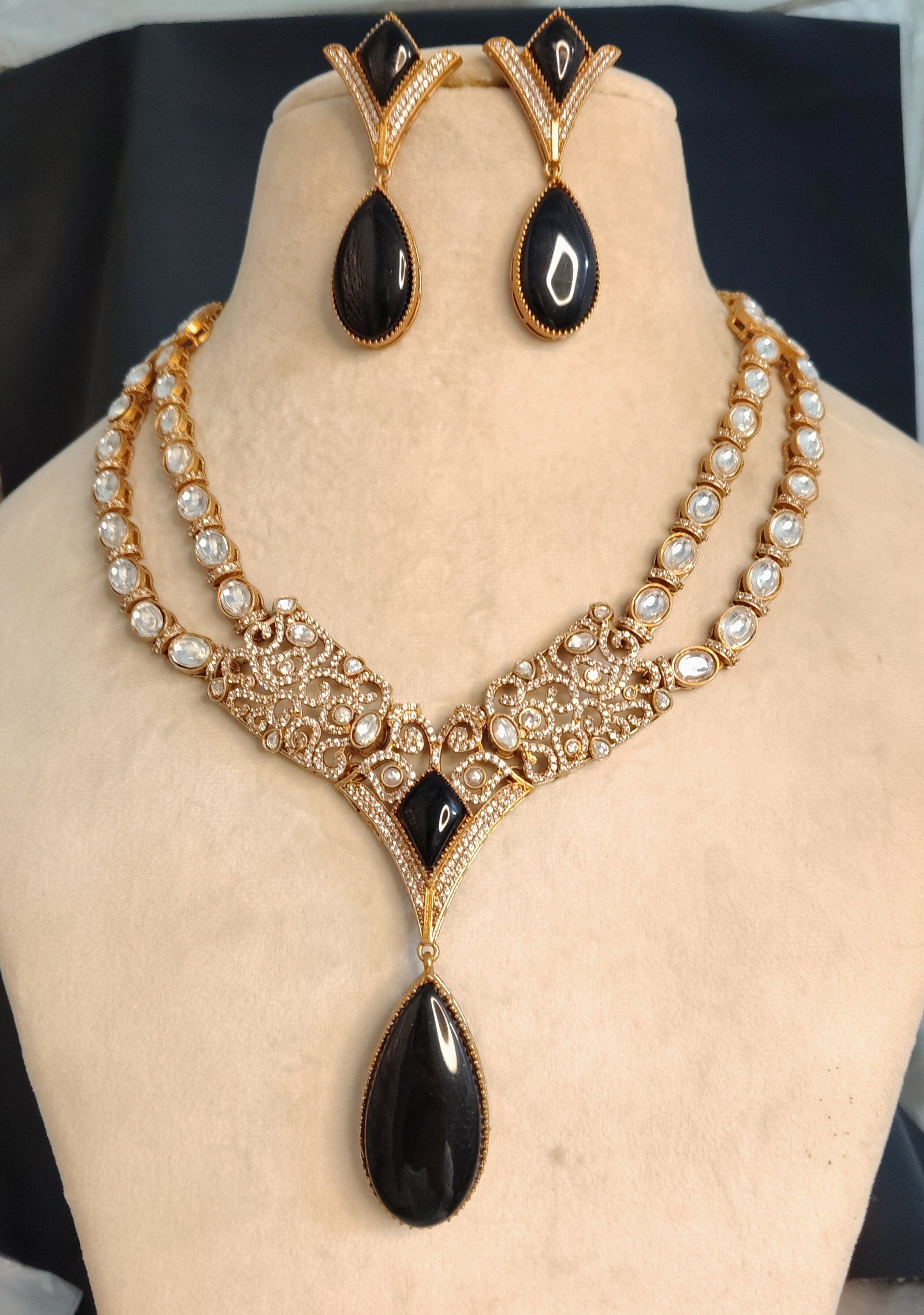 Mehar Indian Bridal Black Onyx Kundan Necklace Set Roz Jewellers.