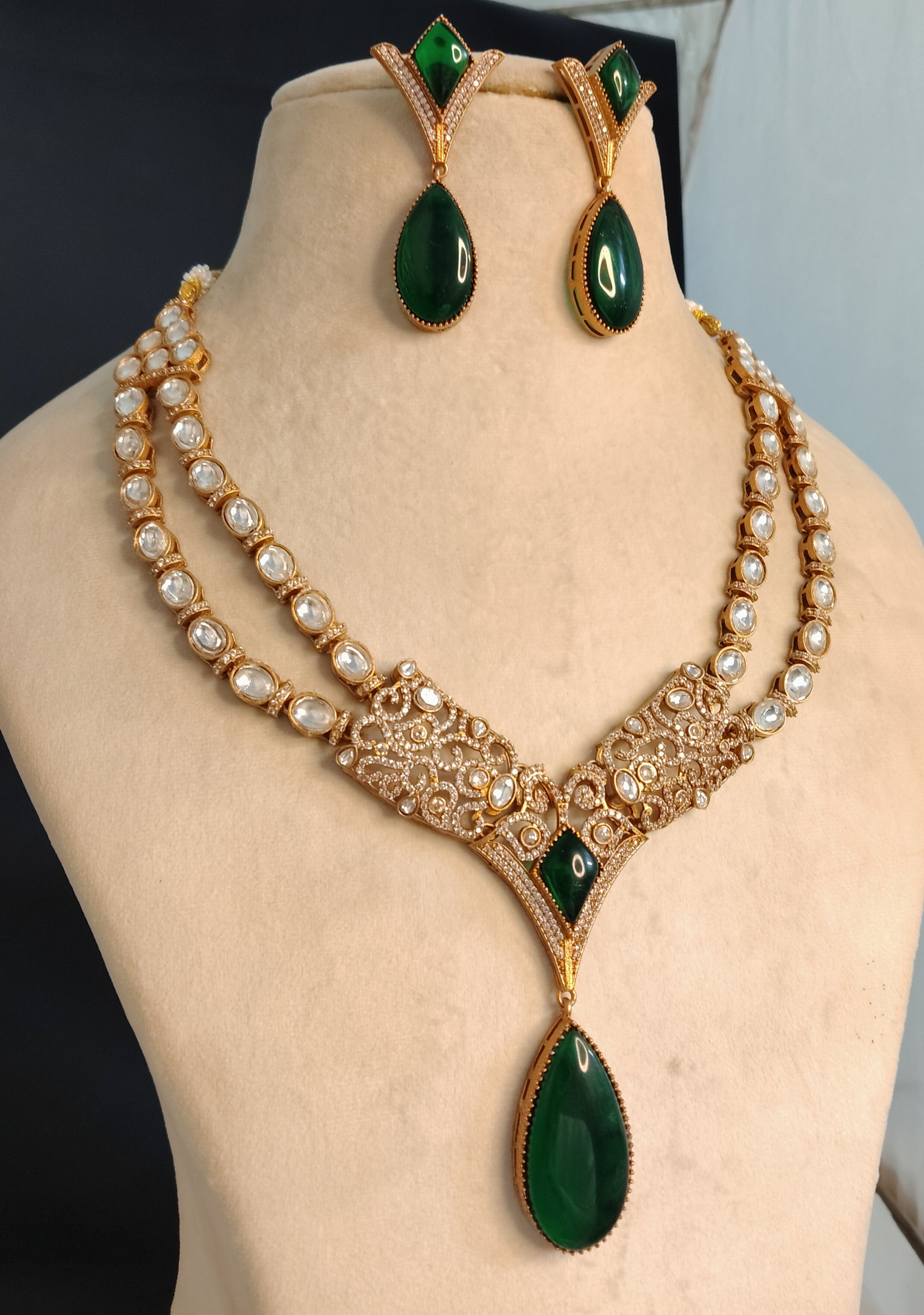 Aabish Indian Royal Emerald Green Kundan Teardrop Necklace Set Roz Jewellers.