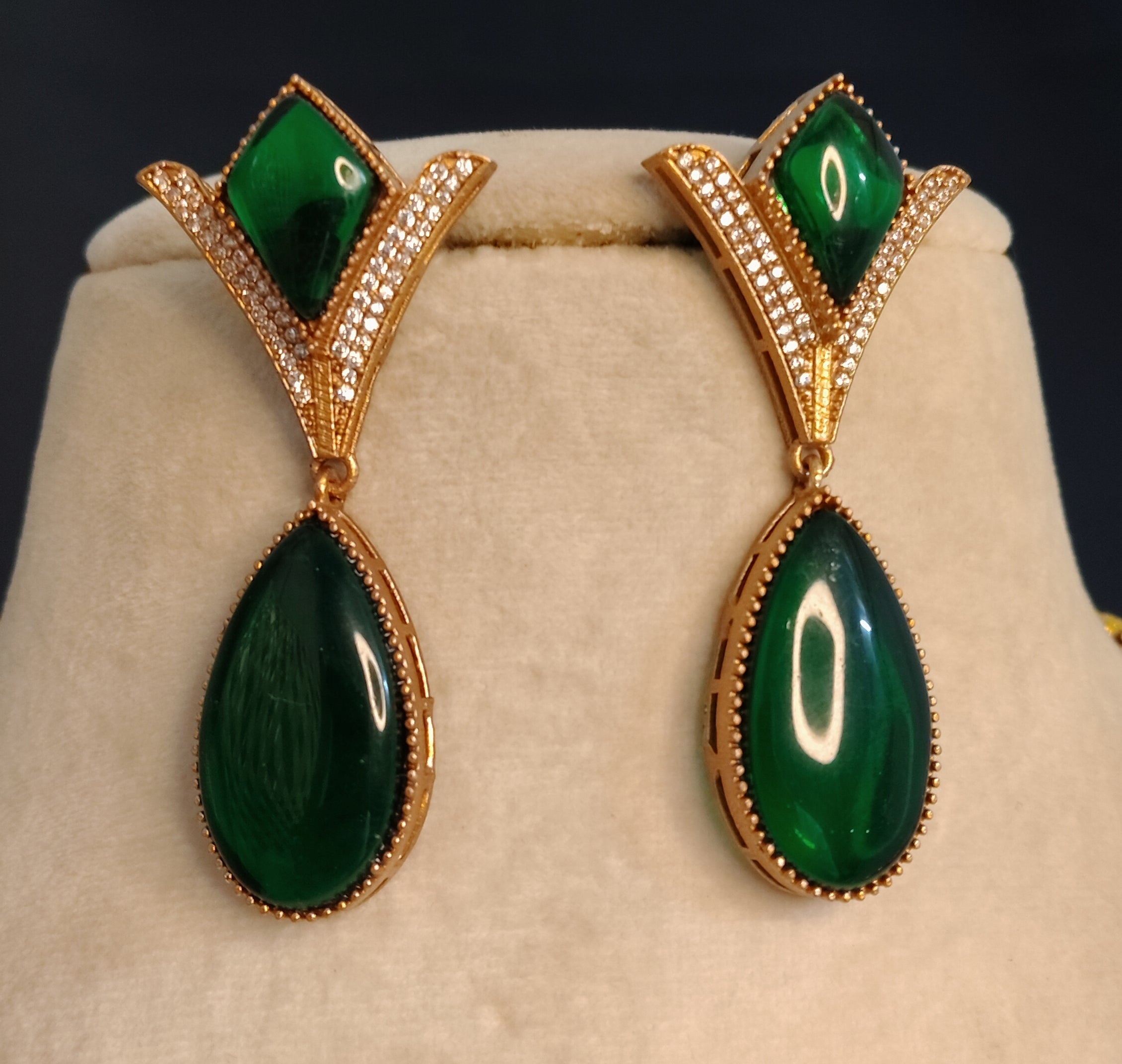 Aabish Indian Royal Emerald Green Kundan Teardrop Necklace Set Roz Jewellers.