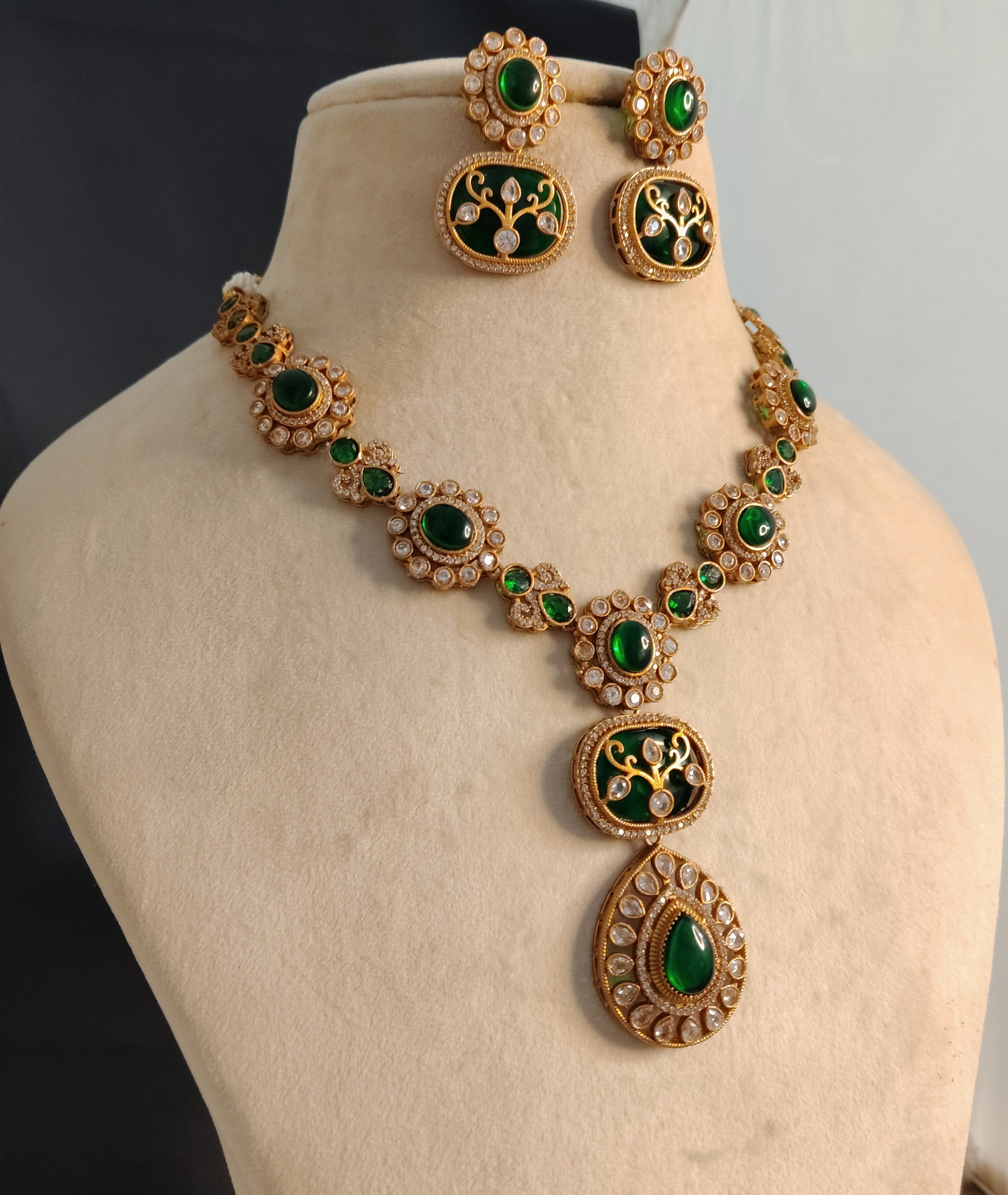 Nadira Luxury Bridal Emerald Floral of Kundan Necklace Set Roz Jewellers.