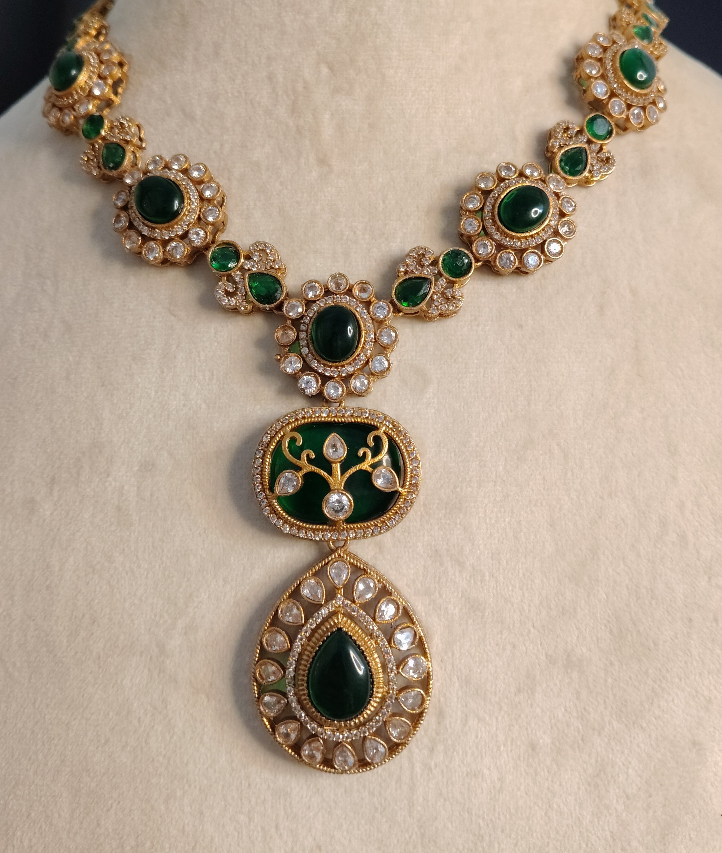 Nadira Luxury Bridal Emerald Floral of Kundan Necklace Set Roz Jewellers.