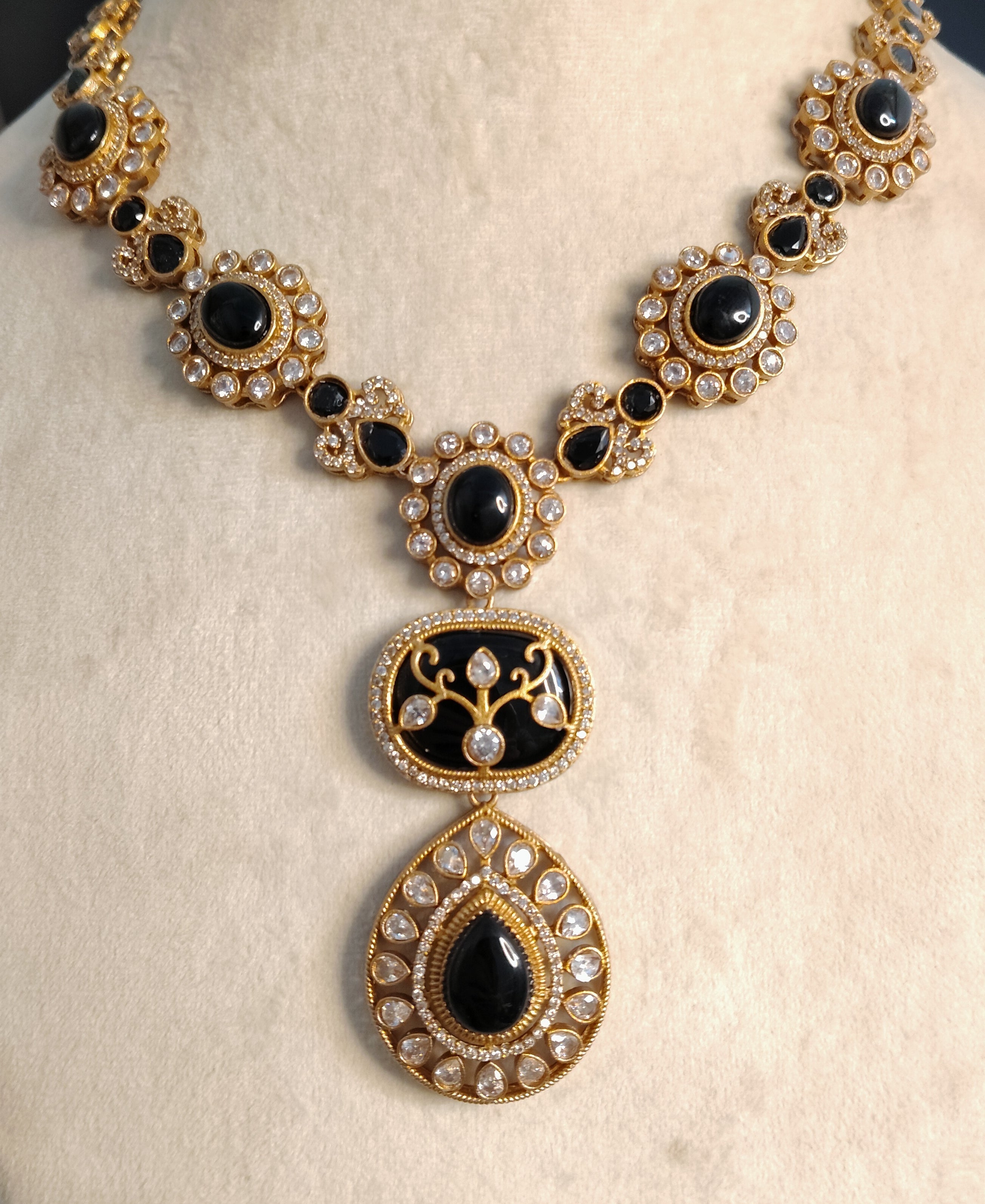 Momina Wedding Guest Jewelry Black Onyx, Kundan Statement Necklace Roz Jewellers