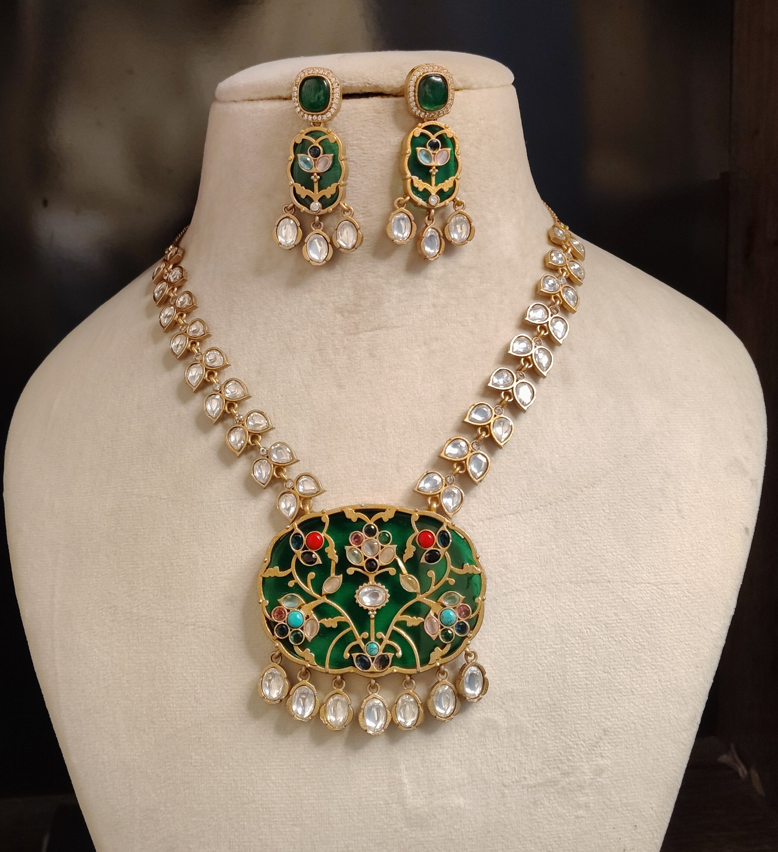 Raneem Emerald Green Royal Kundan Inlay Necklace Set Roz Jewellers.