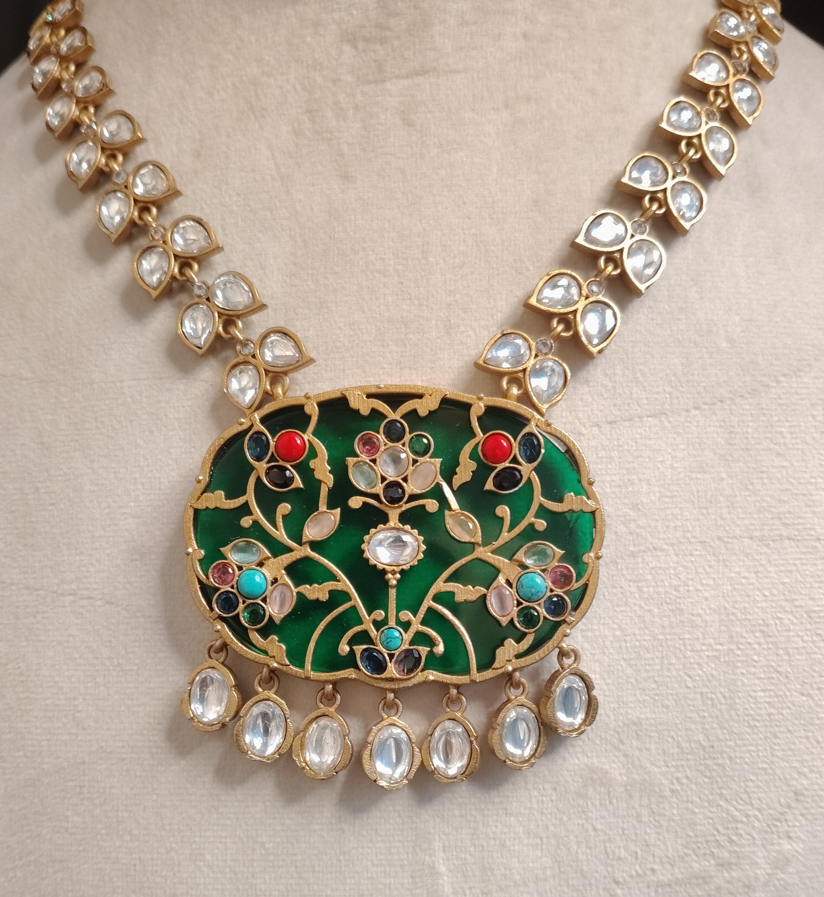 Raneem Emerald Green Royal Kundan Inlay Necklace Set Roz Jewellers.