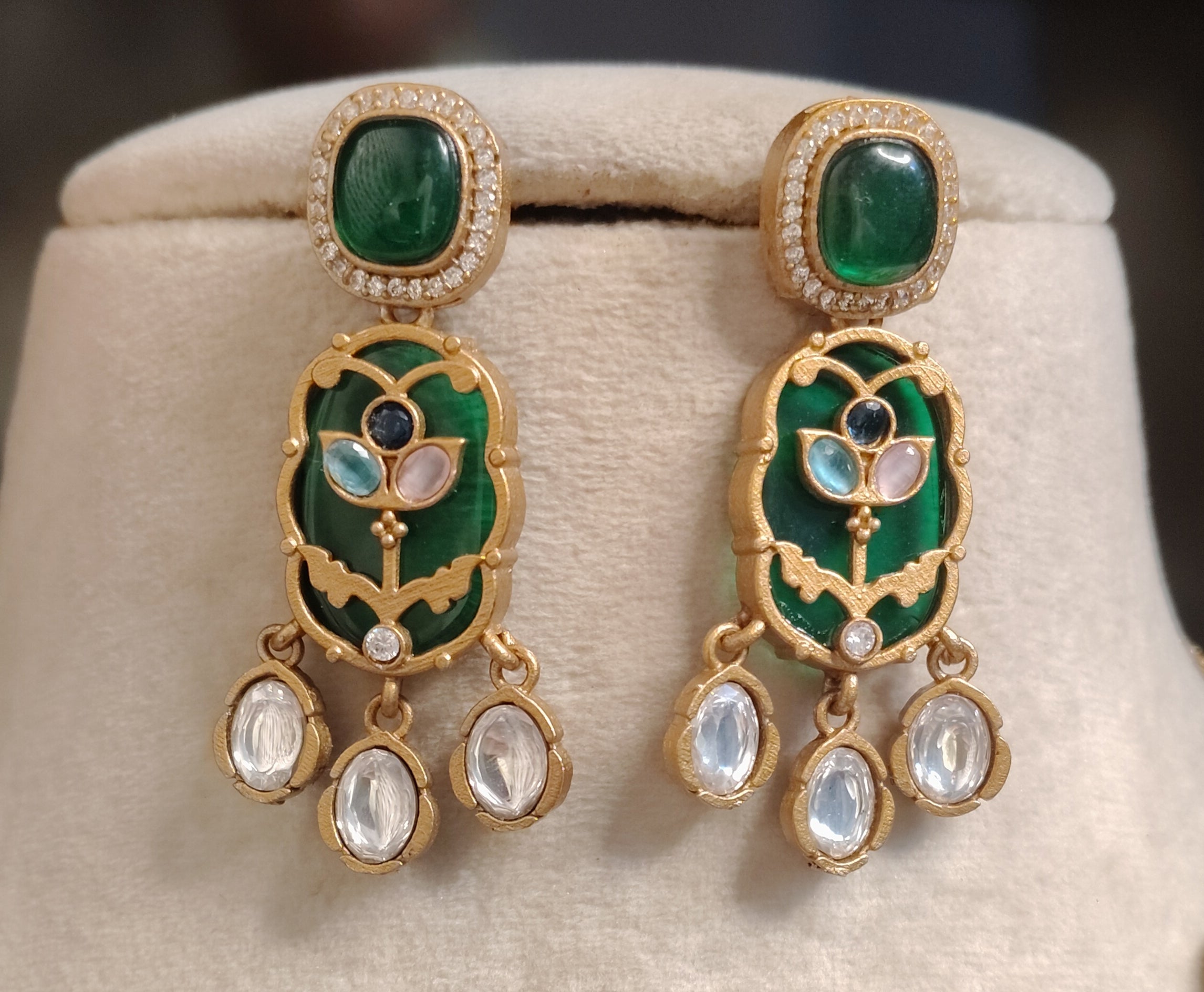 Raneem Emerald Green Royal Kundan Inlay Necklace Set Roz Jewellers.