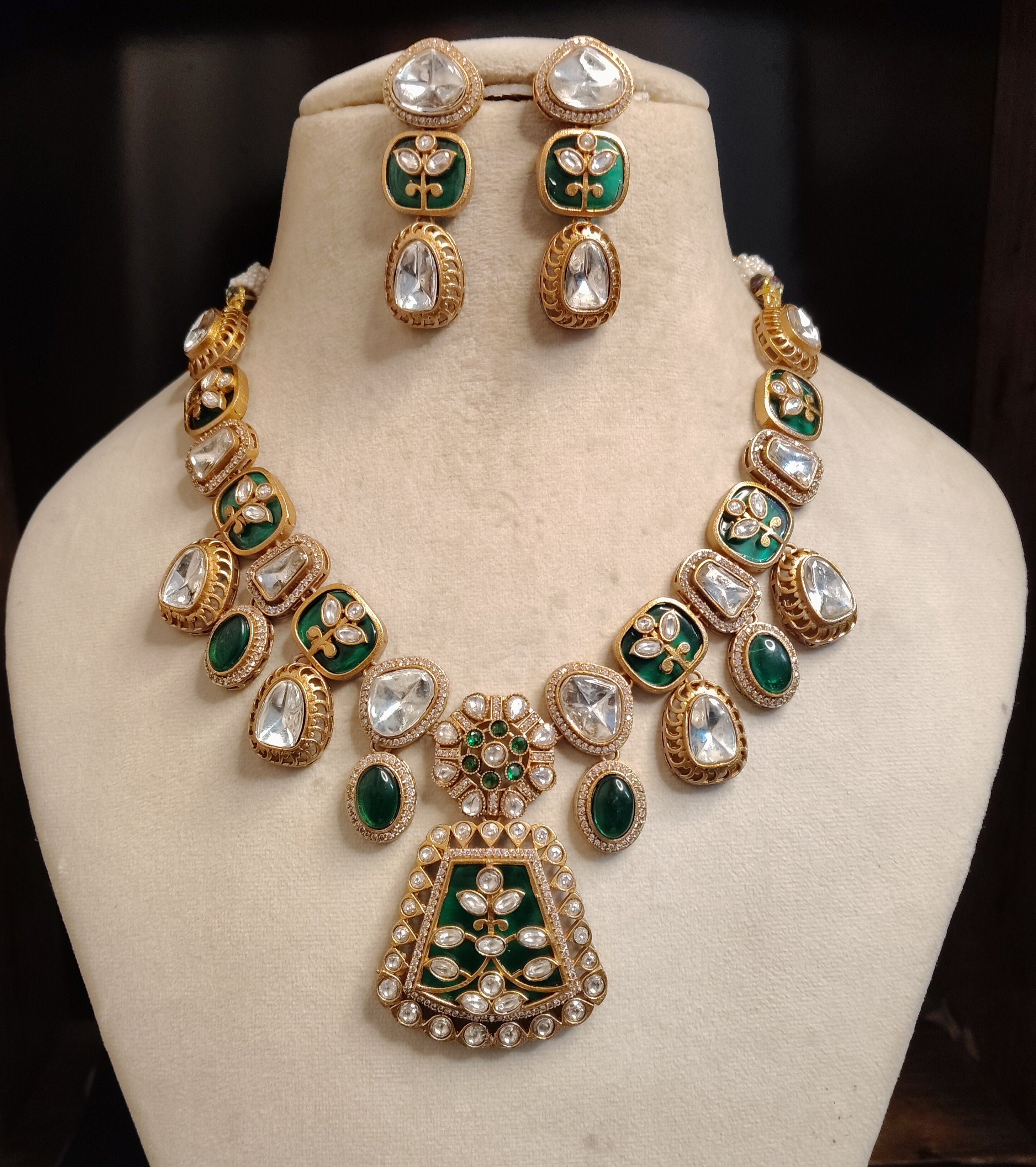 Ramsha Emerald Green and Gold Kundan Style Necklace Set Roz Jewellers.