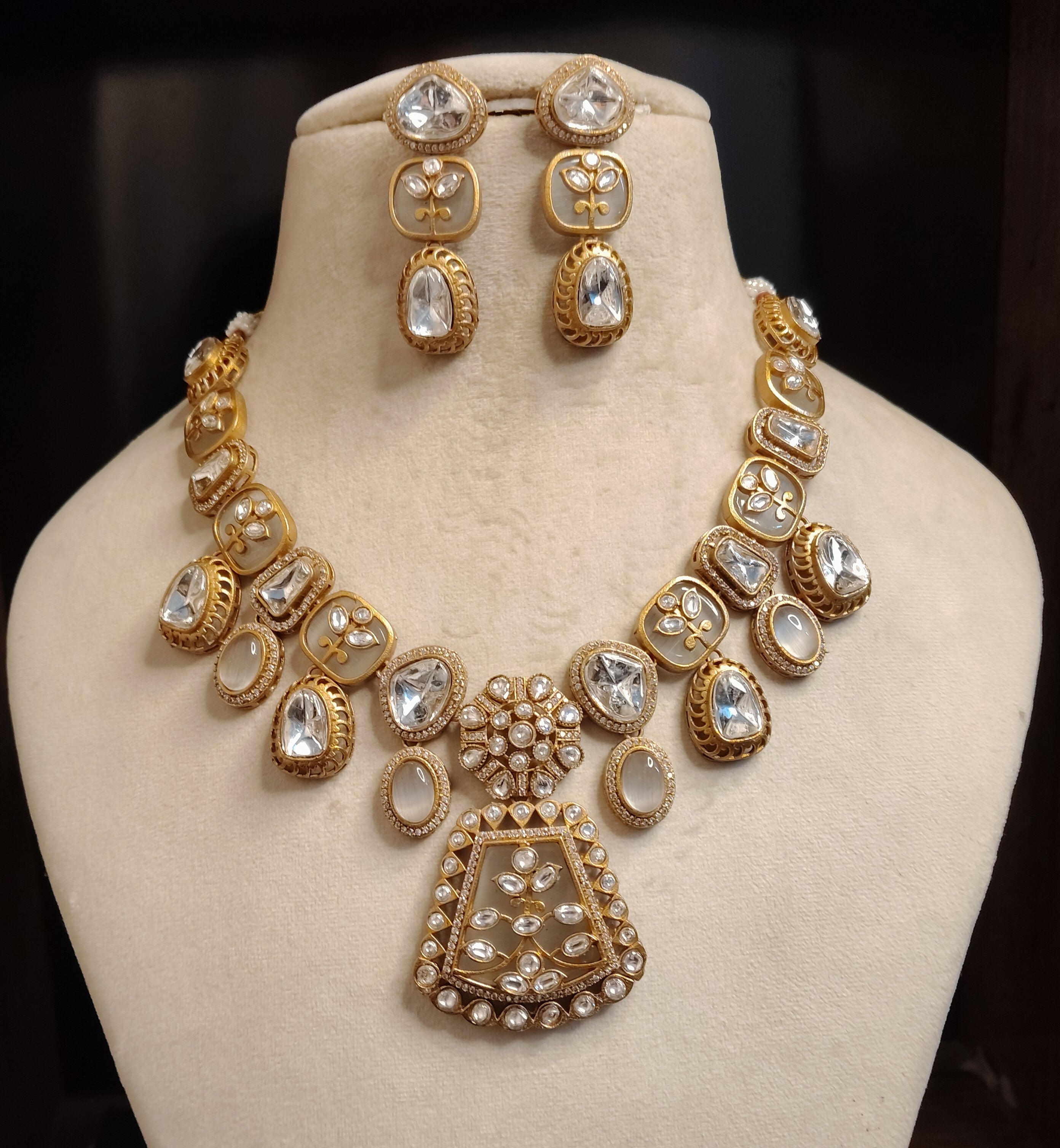Simran Pakistani White and Gold Kundan Style Necklace Set Roz Jewellers.
