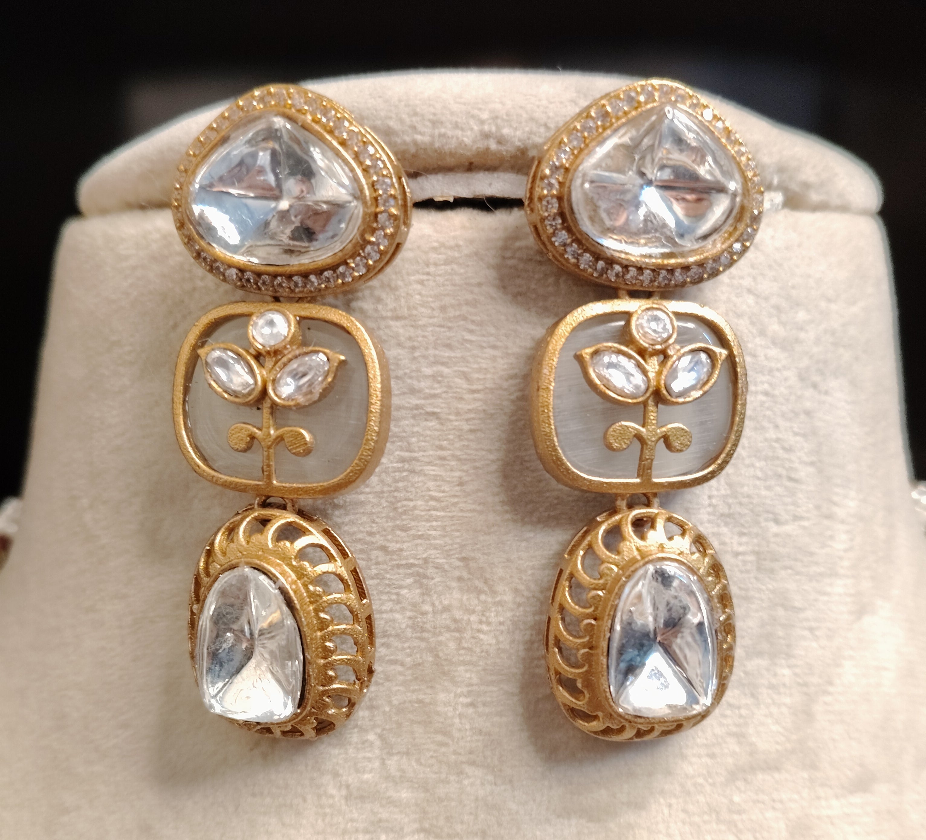 Simran Pakistani White and Gold Kundan Style Necklace Set Roz Jewellers.