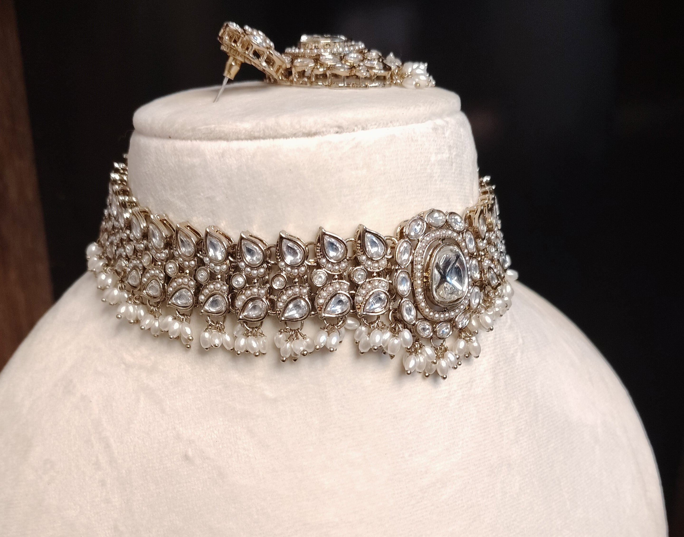 Indian Bridal Kundan Choker Set with Tikka & Earrings Roz Jewellers
