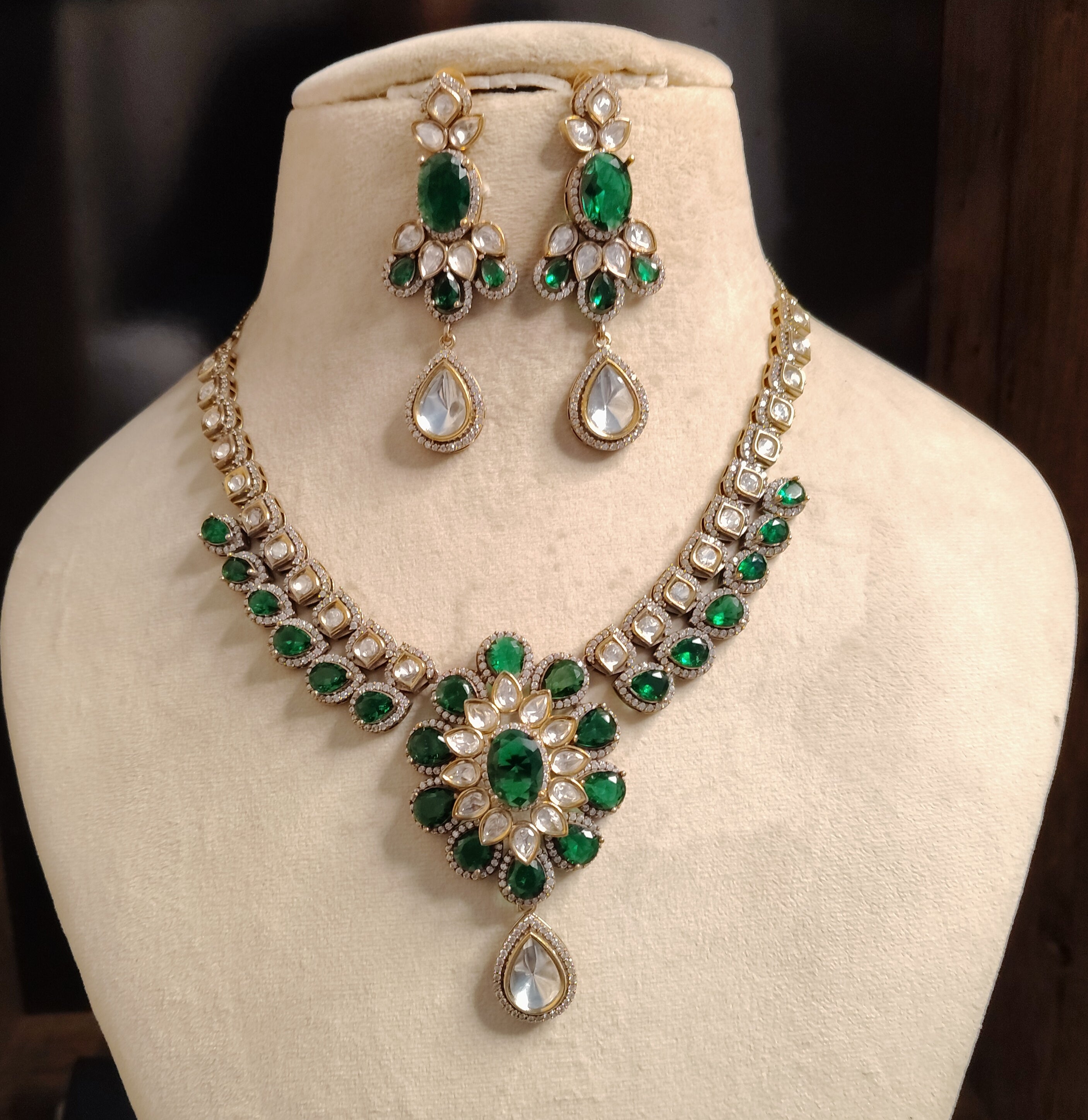 Mahiba Pakistani Green Emerald Kundan Necklace Set Roz Jewellers.