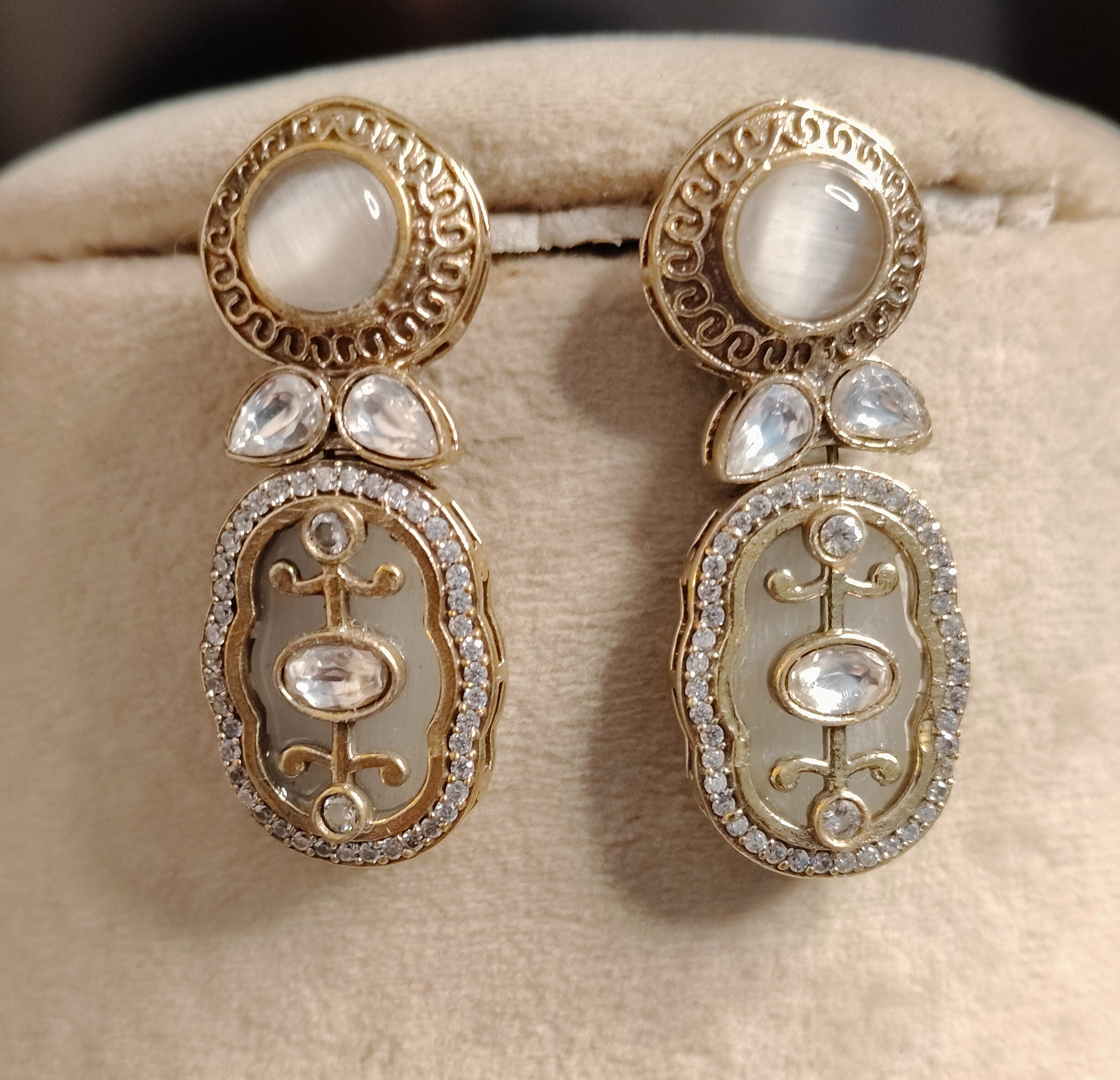 Harsheen Handcrafted White Kundan Bridal Choker Set Roz Jewellers.