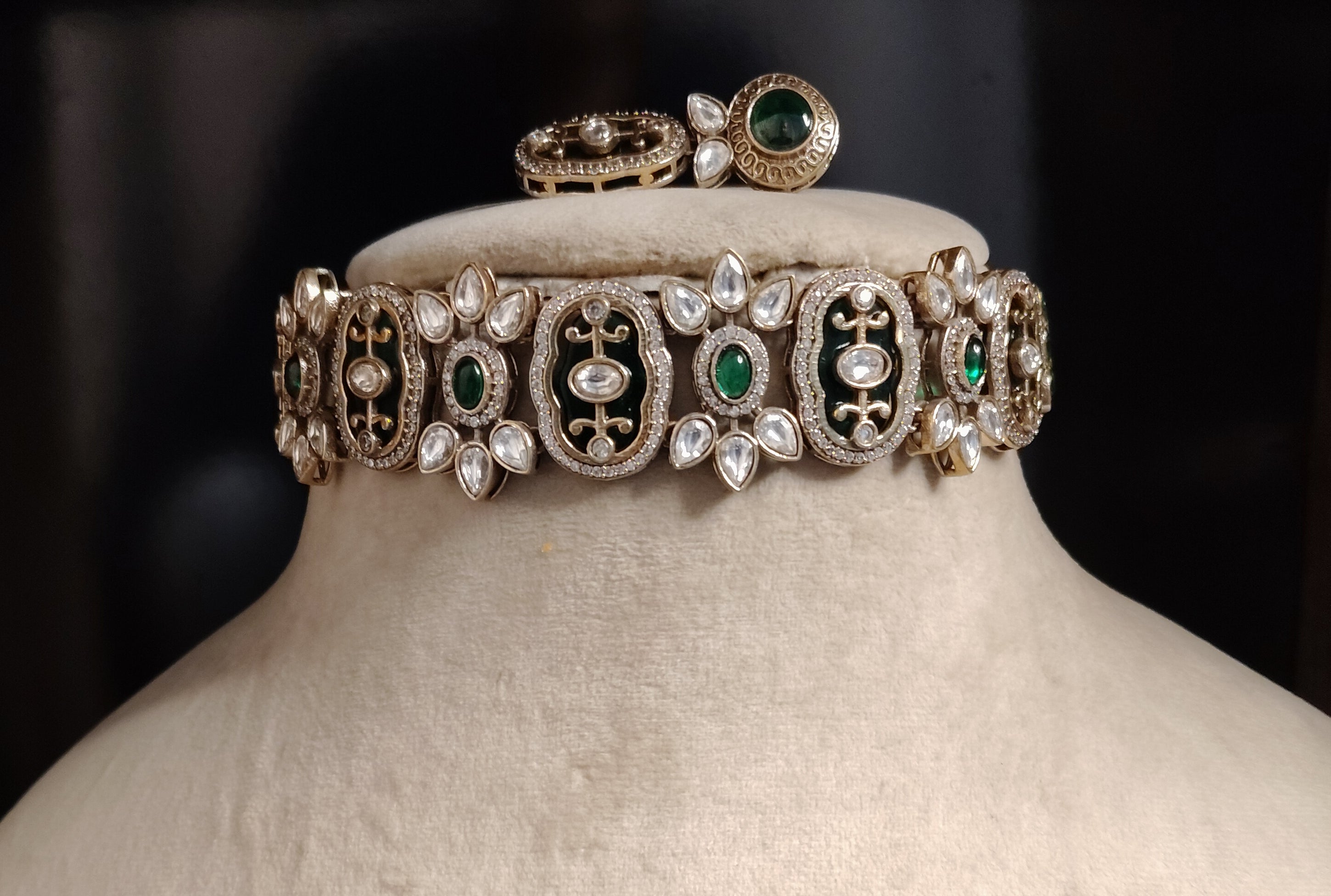 Rano Royal Emerald Kundan Choker Set With Matching Earring Roz Jewellers.