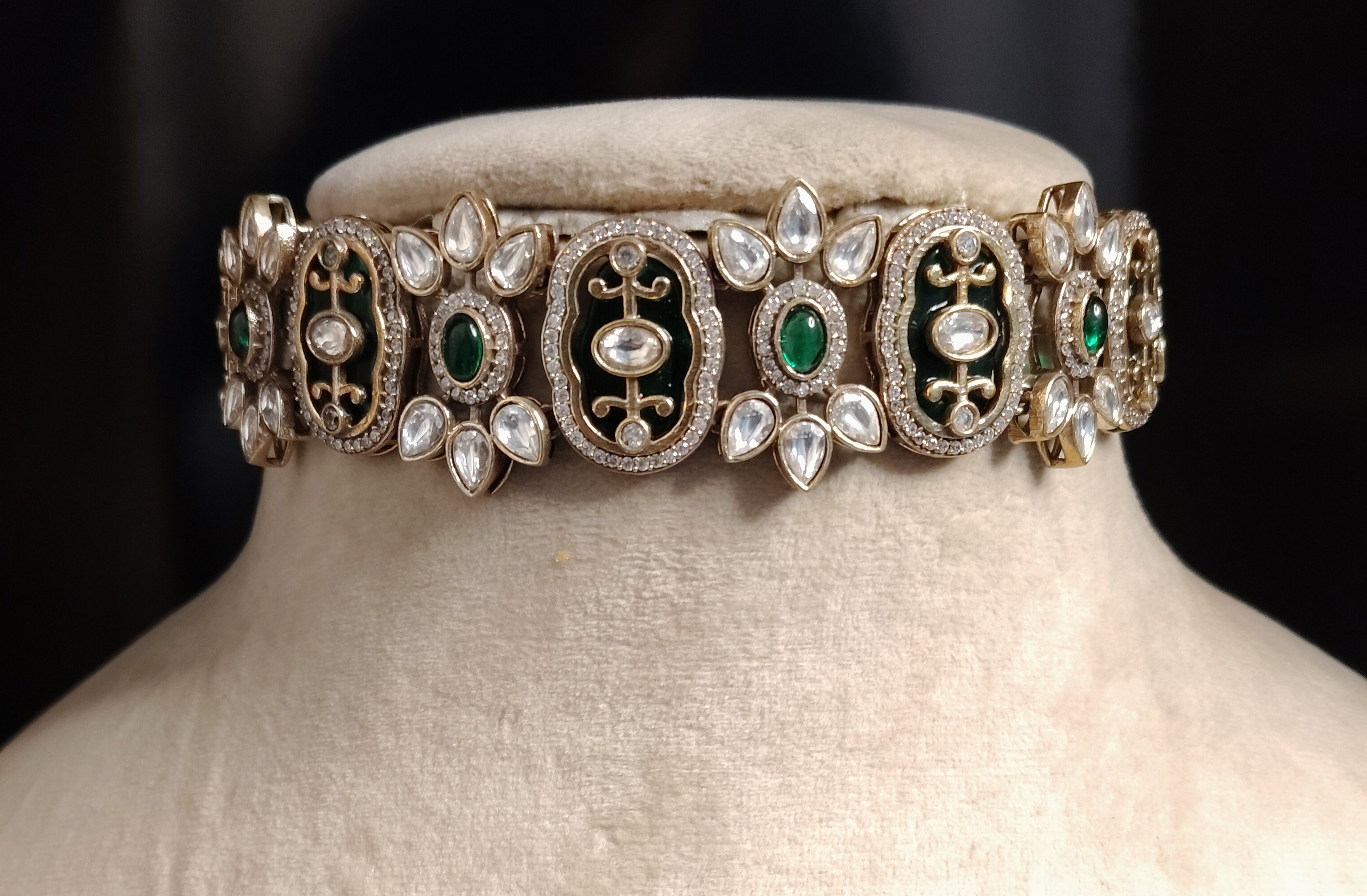 Rano Royal Emerald Kundan Choker Set With Matching Earring Roz Jewellers.