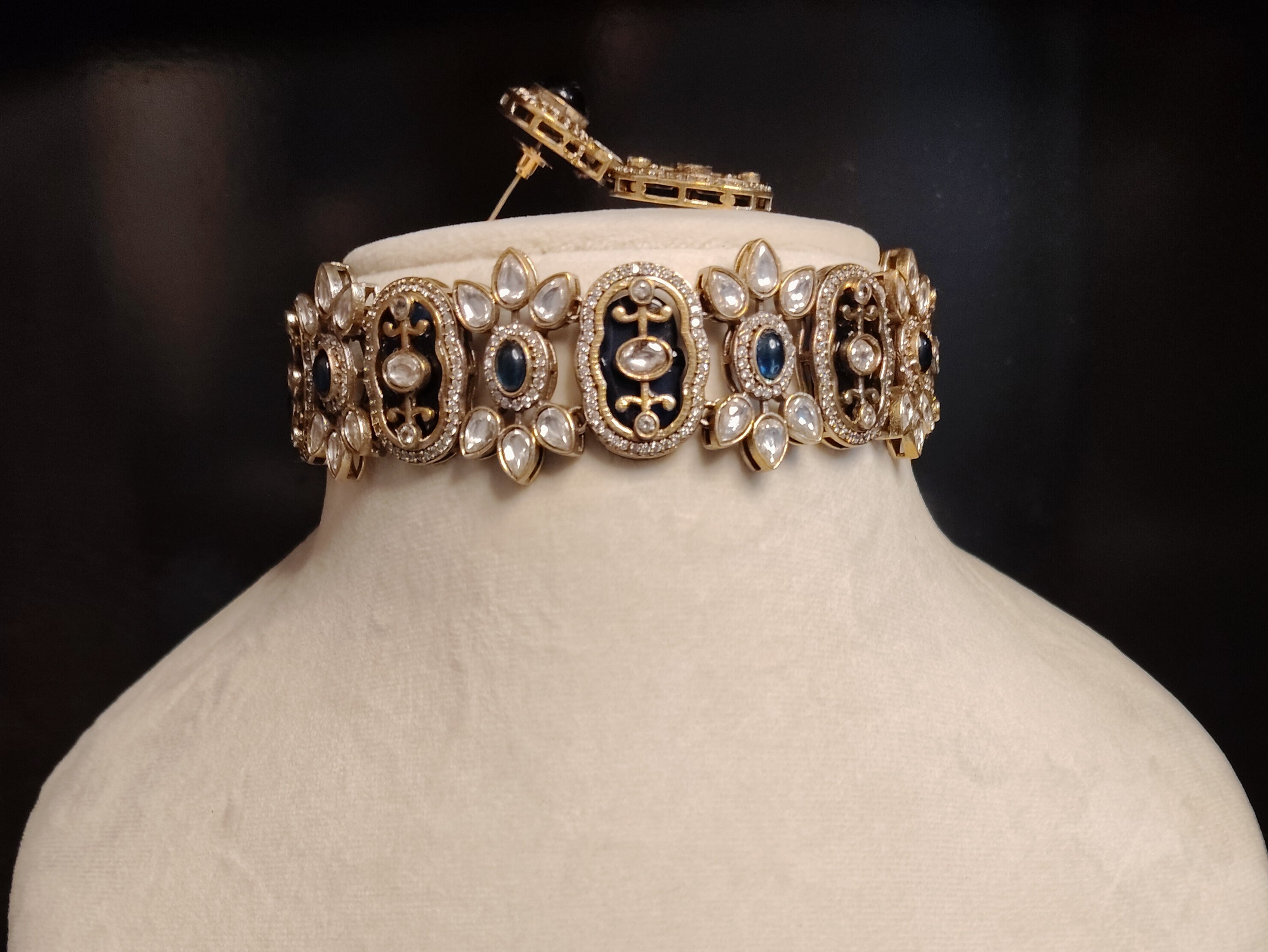 Gulista Wedding Blue Kundan Choker Set With Matching Earring Roz Jewellers.