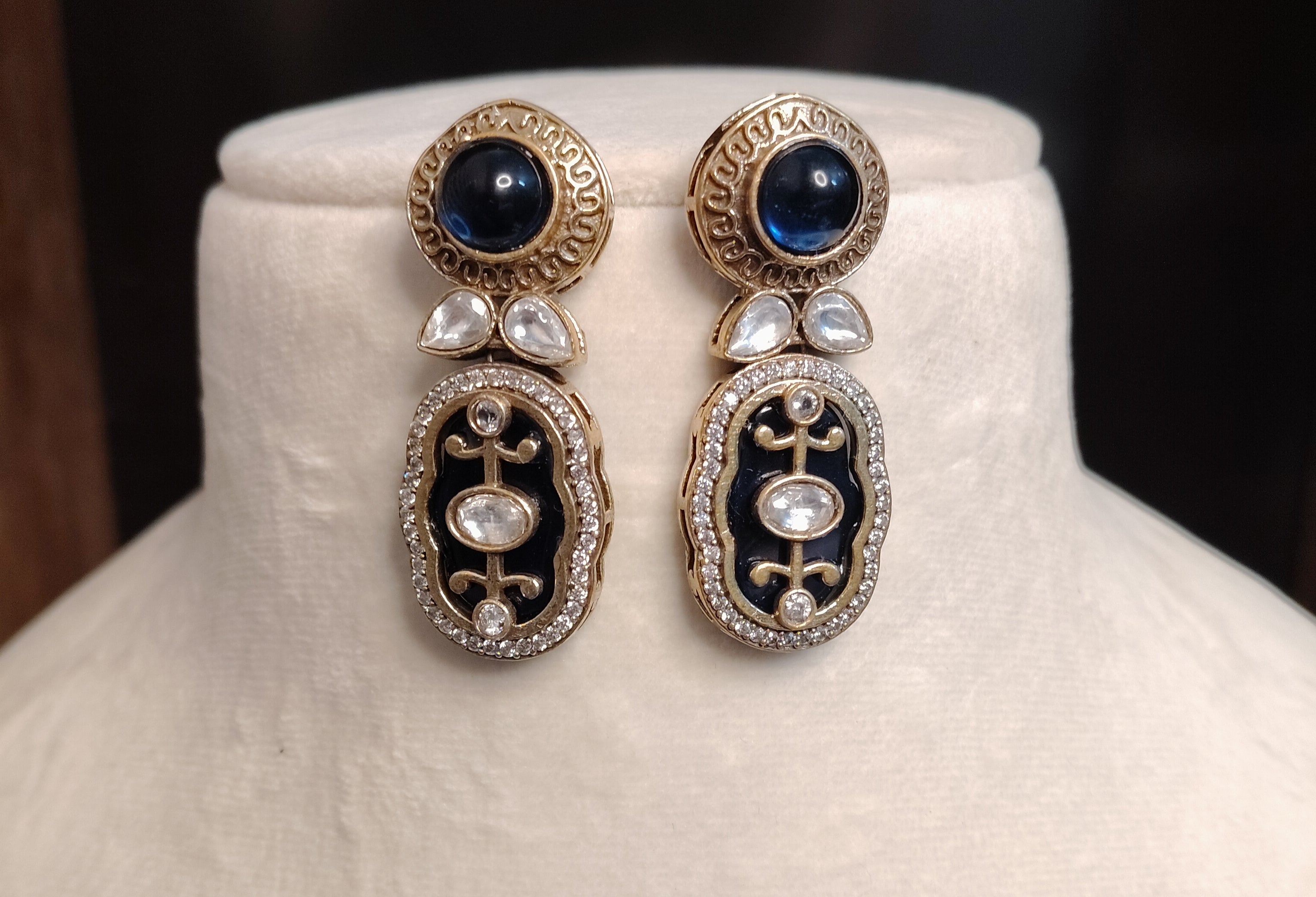Gulista Wedding Blue Kundan Choker Set With Matching Earring Roz Jewellers.