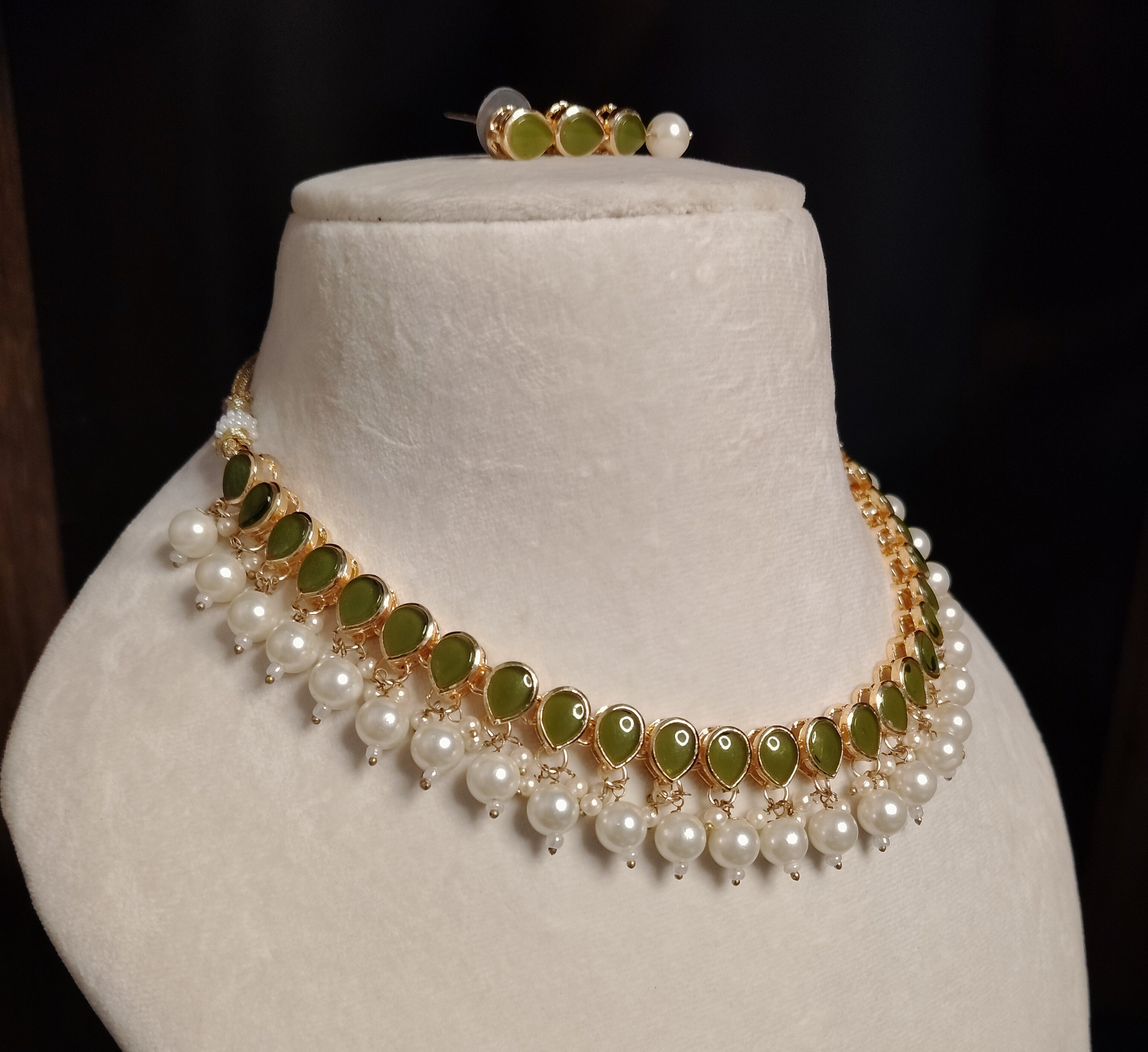 Luxury Olive Green Bezel-Set Stone Kundan Necklace with Pearl Earrings Roz Jewellers
