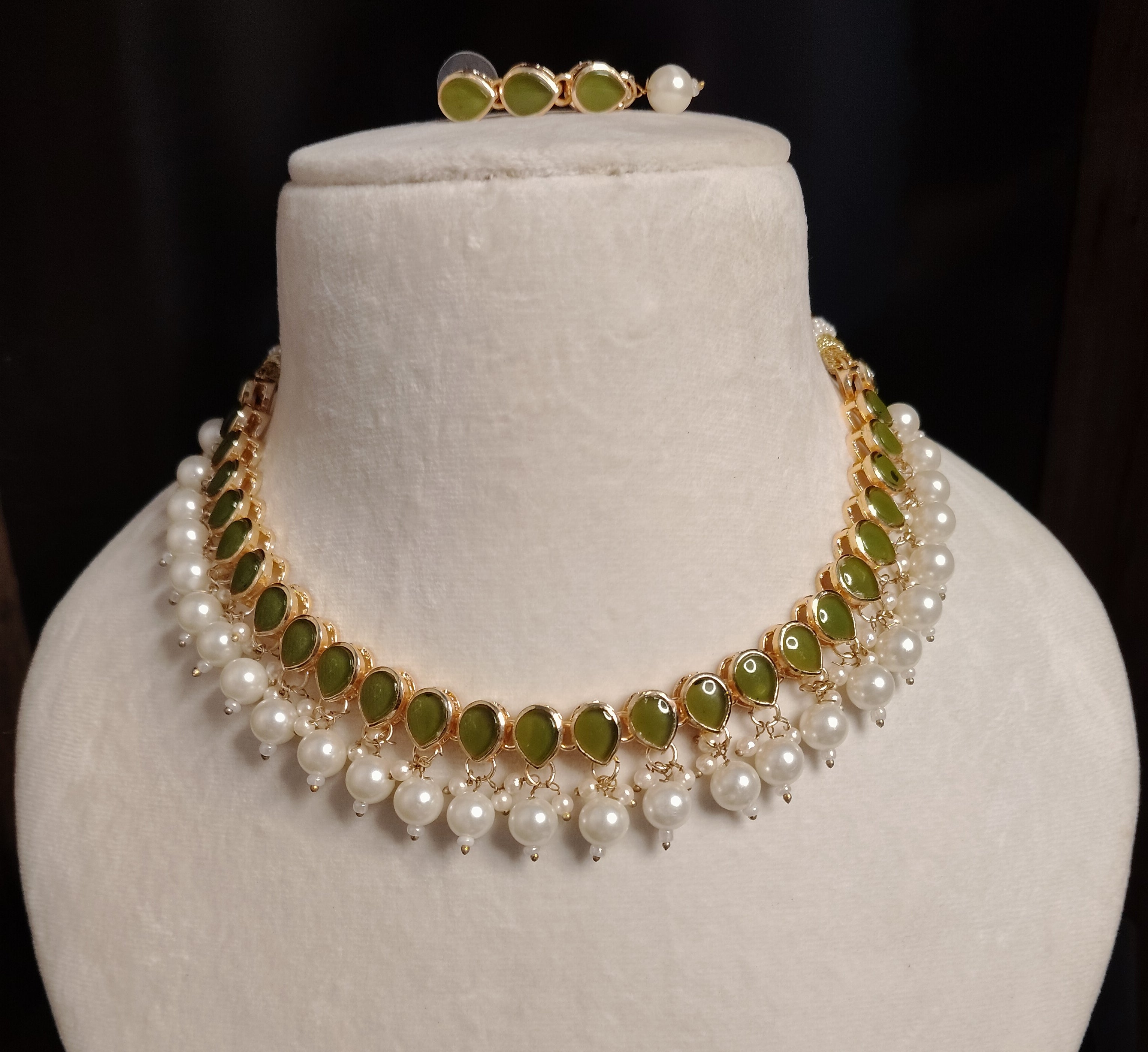 Luxury Olive Green Bezel-Set Stone Kundan Necklace with Pearl Earrings Roz Jewellers